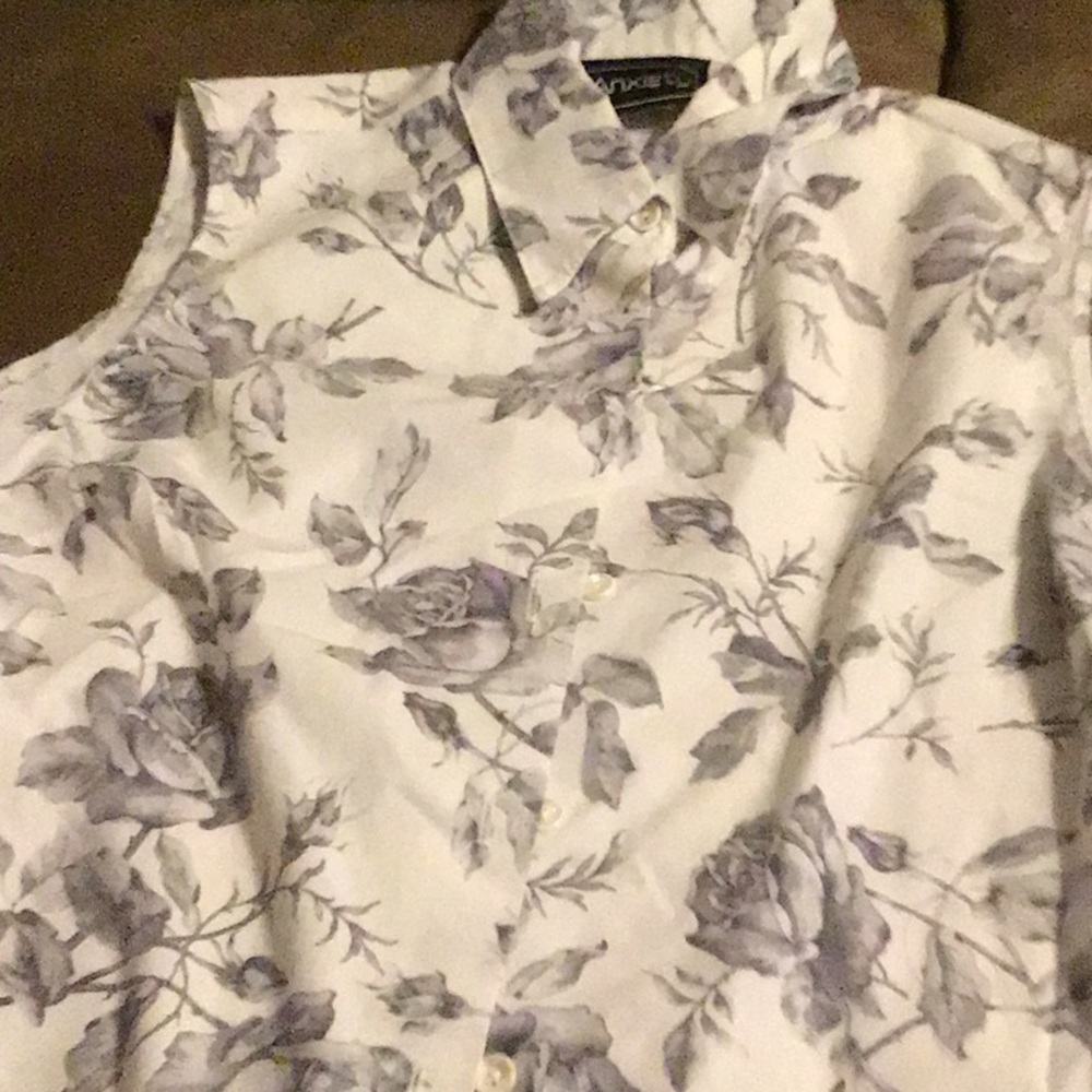 Sleeveless button up shirt with roses